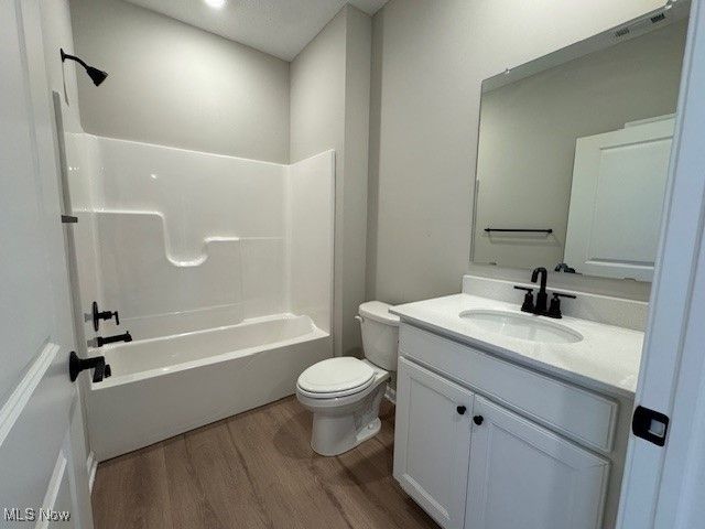 423 Clipper Court, Avon Lake, OH 44012