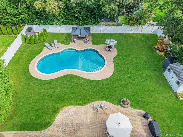 19 Pritchard Crescent, Port Jefferson Station, NY 11776