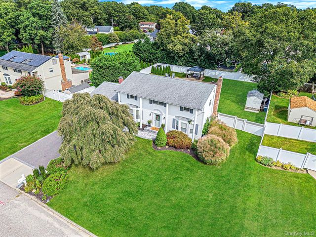 19 Pritchard Crescent, Port Jefferson Station, NY 11776