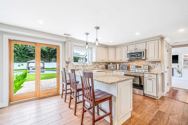 19 Pritchard Crescent, Port Jefferson Station, NY 11776