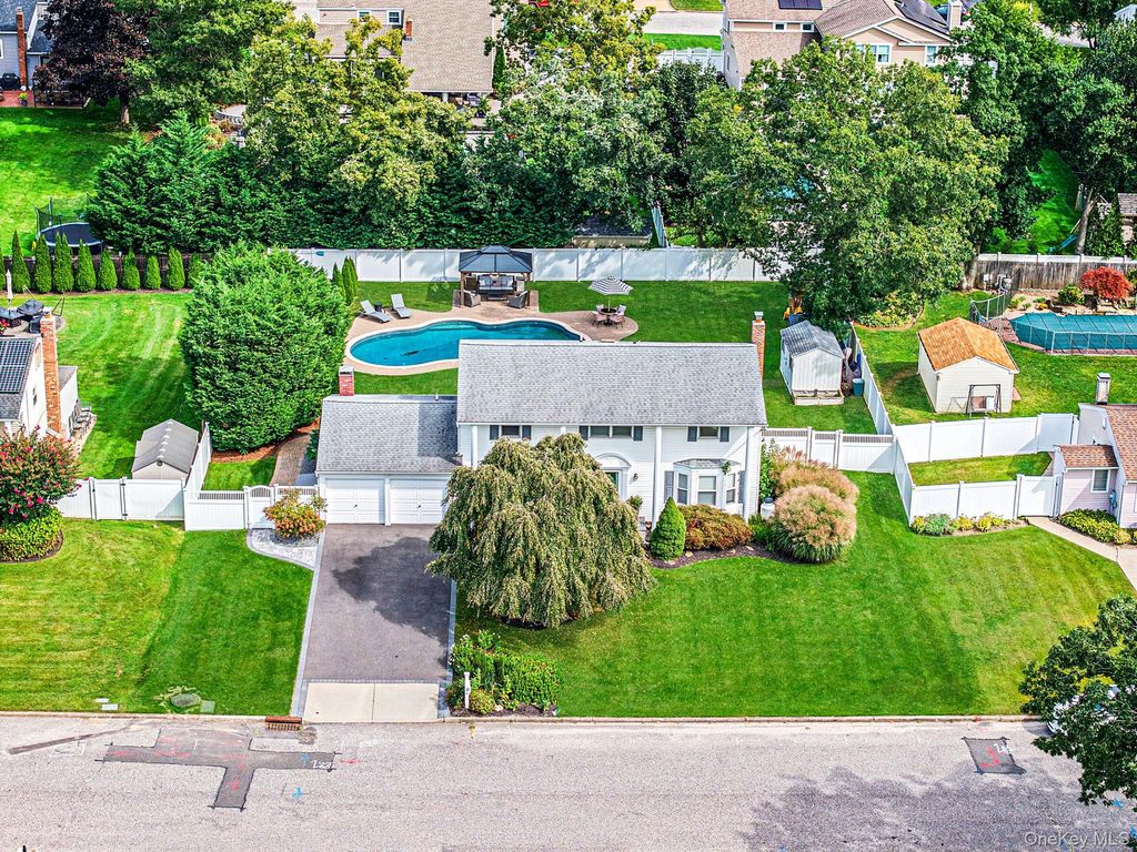 19 Pritchard Crescent, Port Jefferson Station, NY 11776