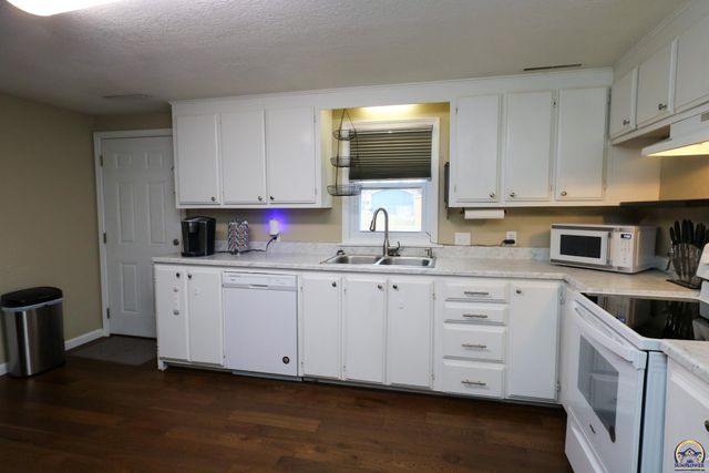 928 Lakeview St, Emporia, KS 66801