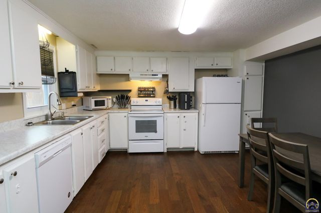 928 Lakeview St, Emporia, KS 66801