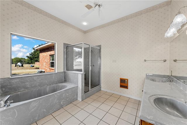 299 Twin Bends Road, Crawford, TX 76638
