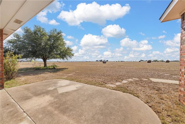 299 Twin Bends Road, Crawford, TX 76638