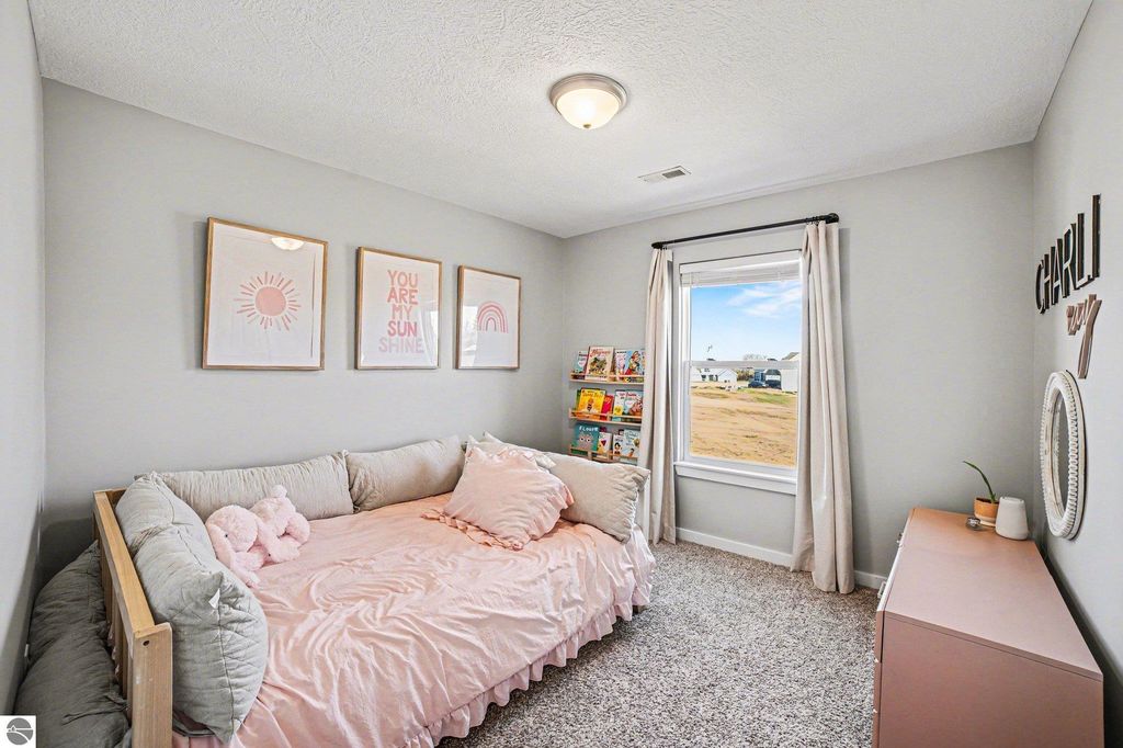 Image 11 of property listing at 158 Jade Court, Alma, MI 48801