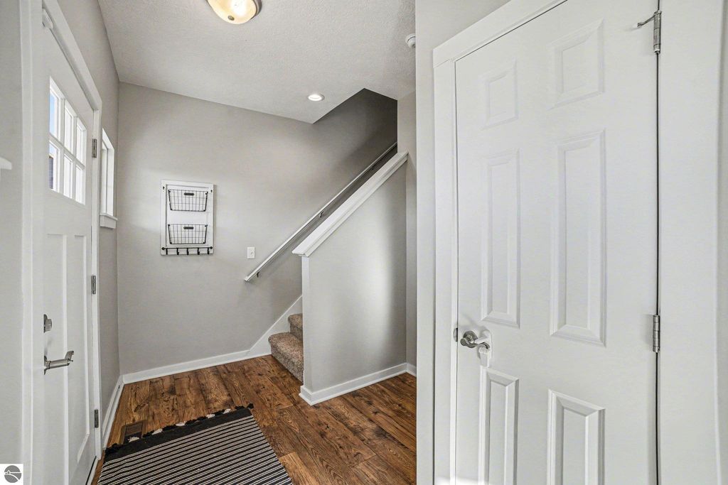 Image 3 of property listing at 158 Jade Court, Alma, MI 48801