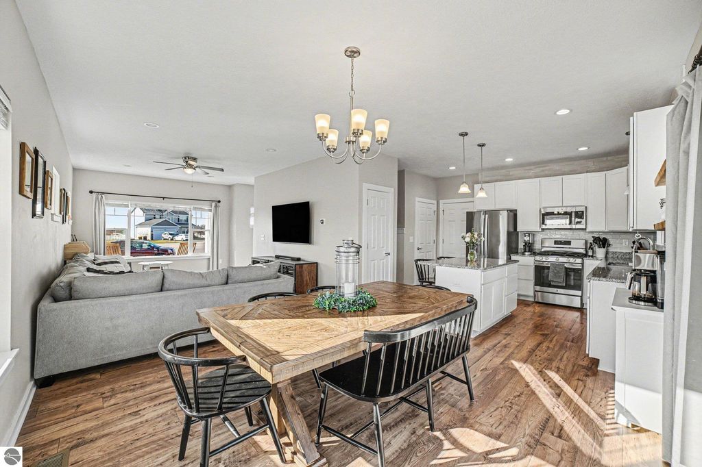 Image 8 of property listing at 158 Jade Court, Alma, MI 48801