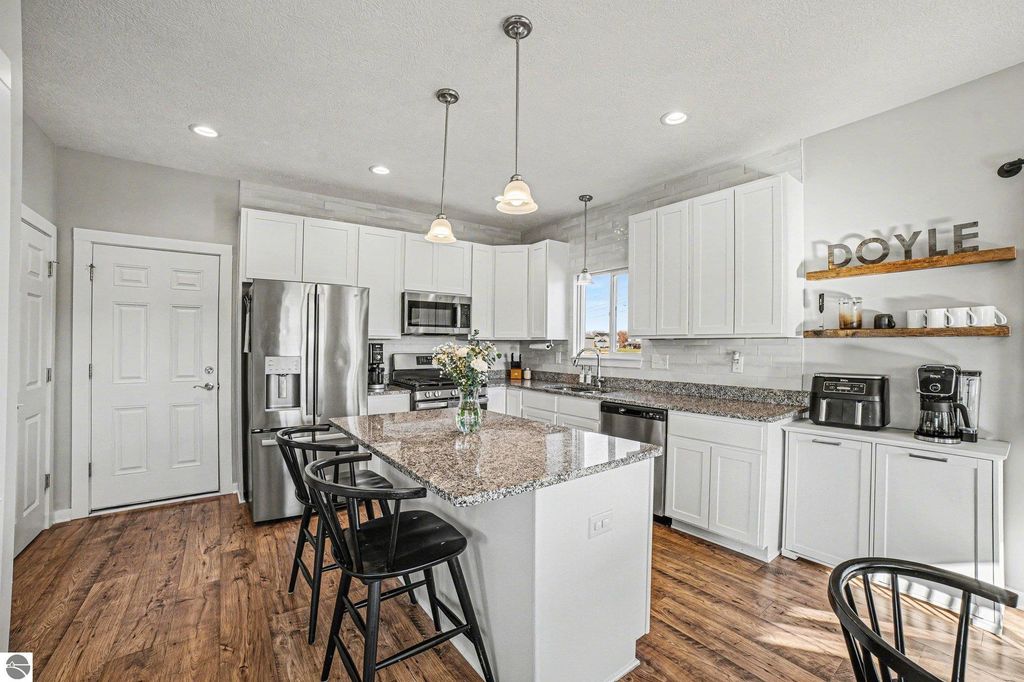 Image 9 of property listing at 158 Jade Court, Alma, MI 48801