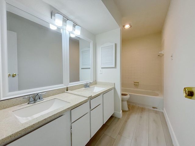 7950 N Stadium Drive 236, Houston, TX 77030