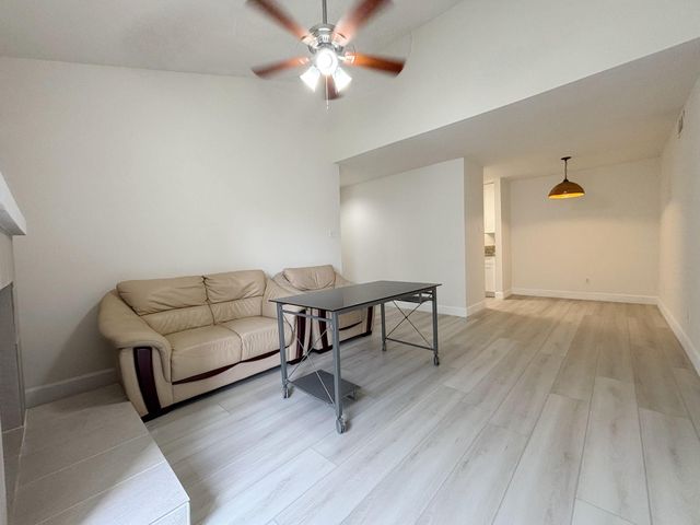 7950 N Stadium Drive 236, Houston, TX 77030