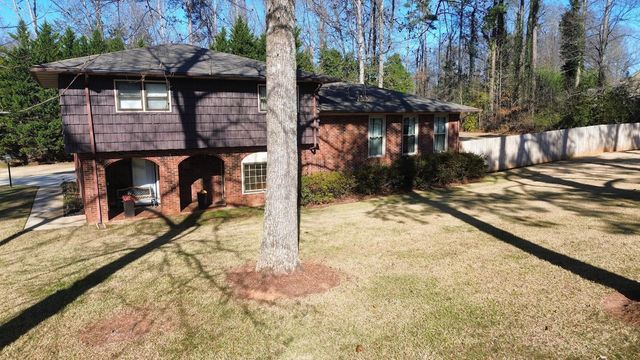 419 Forest Lane Dr, Gaffney, SC 29340