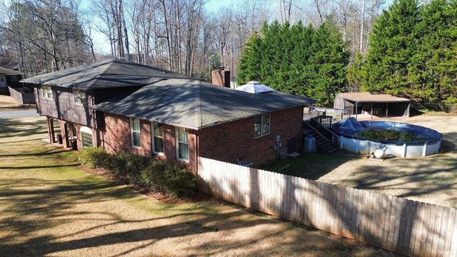 419 Forest Lane Dr, Gaffney, SC 29340