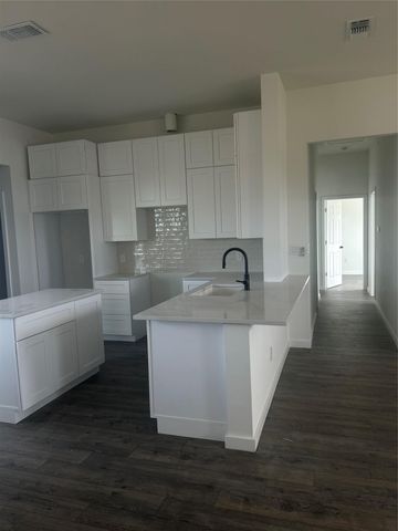 138 Blushing DR, Cedar Creek, TX 78612