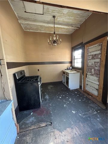 701 E River Street, Victoria, TX 77901