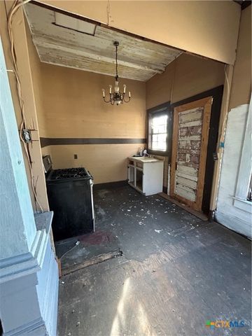 701 E River Street, Victoria, TX 77901