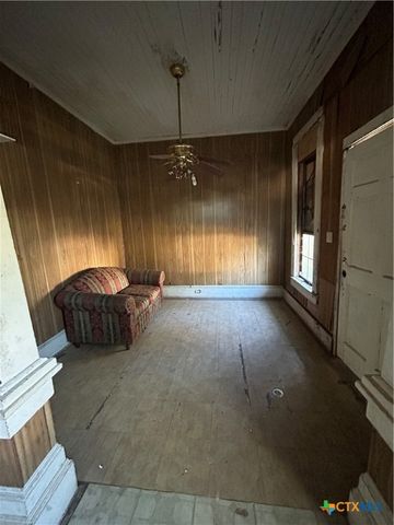 701 E River Street, Victoria, TX 77901