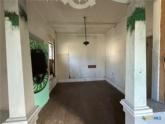 701 E River Street, Victoria, TX 77901