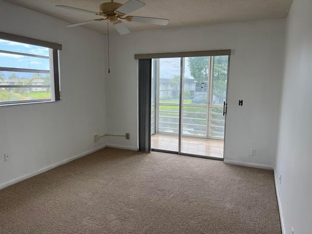 424 Saxony, Delray Beach, FL 33446