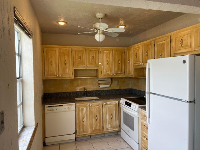 424 Saxony, Delray Beach, FL 33446