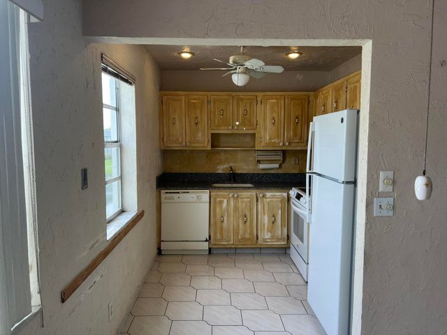 424 Saxony, Delray Beach, FL 33446