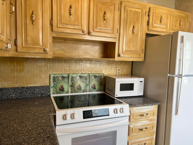 424 Saxony, Delray Beach, FL 33446