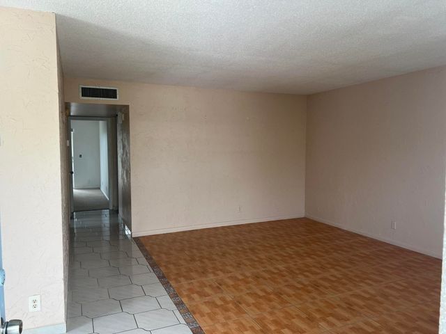 424 Saxony, Delray Beach, FL 33446