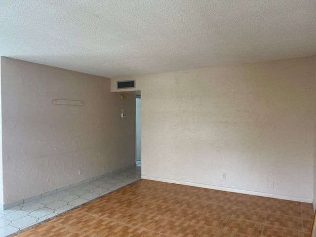 424 Saxony, Delray Beach, FL 33446