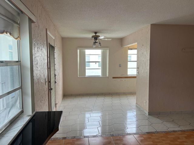 424 Saxony, Delray Beach, FL 33446