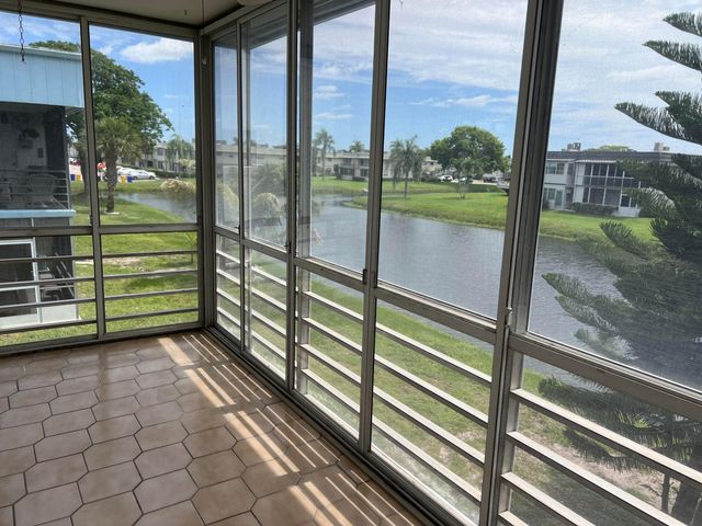 424 Saxony, Delray Beach, FL 33446