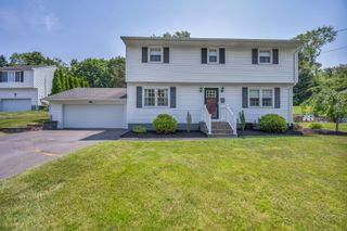 18 Holly Lane, Wallingford, CT 06492