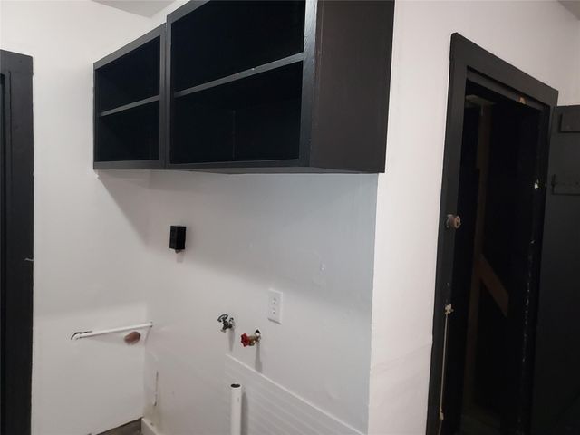 1008 Meadowlane Street, Angleton, TX 77515