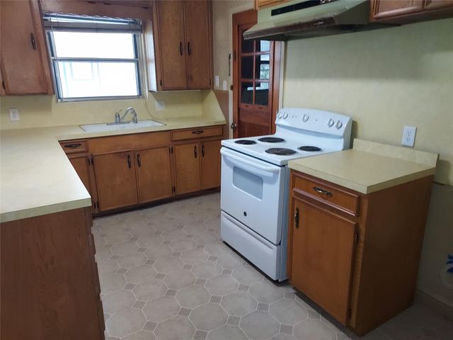 1008 Meadowlane Street, Angleton, TX 77515