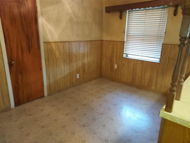 1008 Meadowlane Street, Angleton, TX 77515