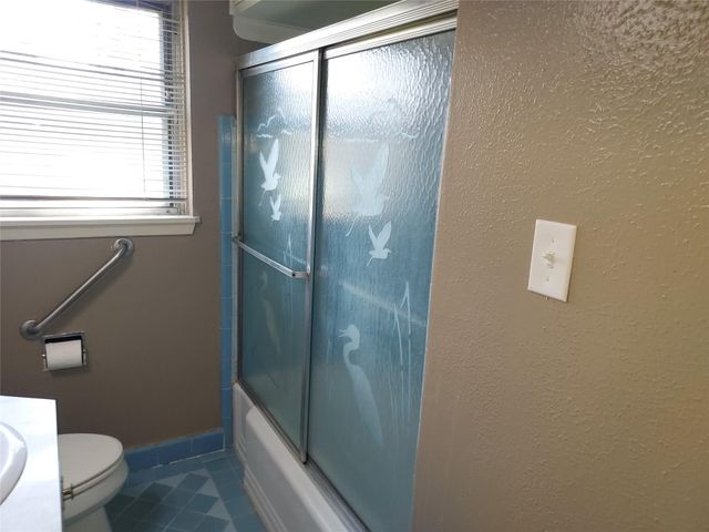 1008 Meadowlane Street, Angleton, TX 77515