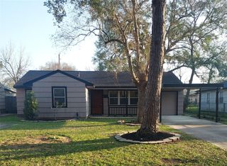 1008 Meadowlane Street, Angleton, TX 77515