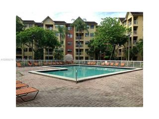 8343 Lake Dr 101, Doral, FL 33166