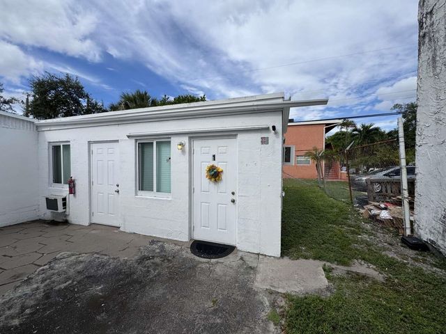 211 SW 2nd Court, Pompano Beach, FL 33060