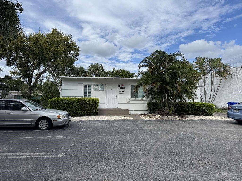 211 SW 2nd Court, Pompano Beach, FL 33060