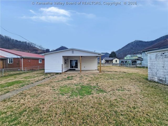 502 William Street, Cedar Grove, WV 25039