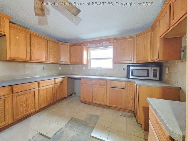 502 William Street, Cedar Grove, WV 25039