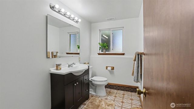 2200 NE 24th Street, Renton, WA 98056