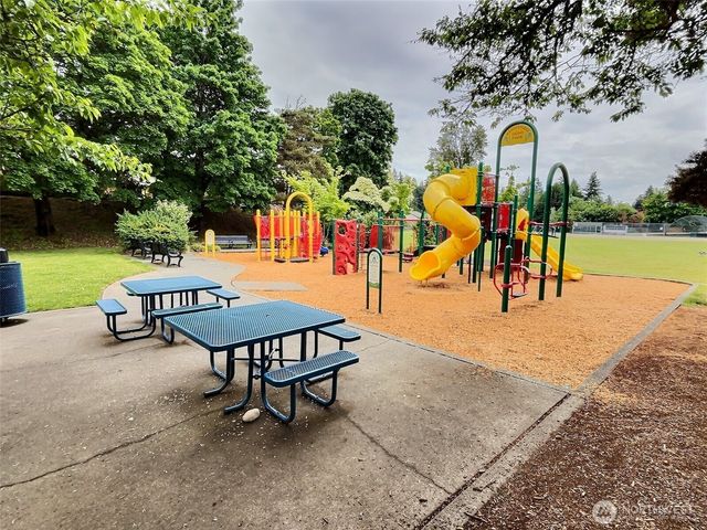 2200 NE 24th Street, Renton, WA 98056
