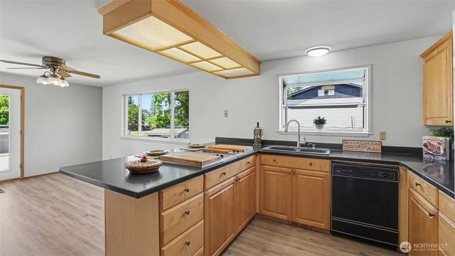 2200 NE 24th Street, Renton, WA 98056