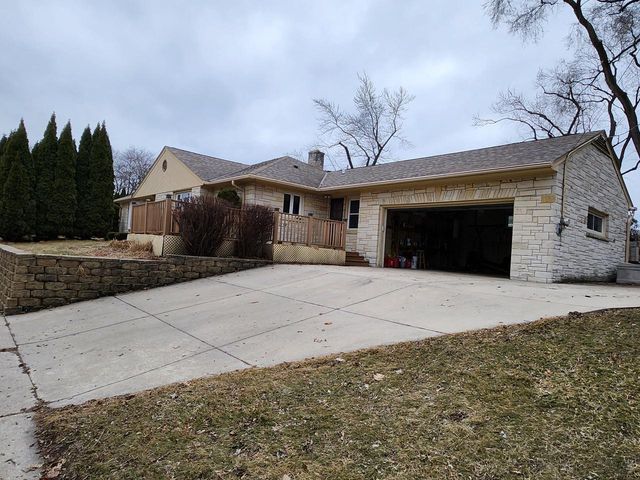 3015 S 35th STREET, Milwaukee, WI 53215