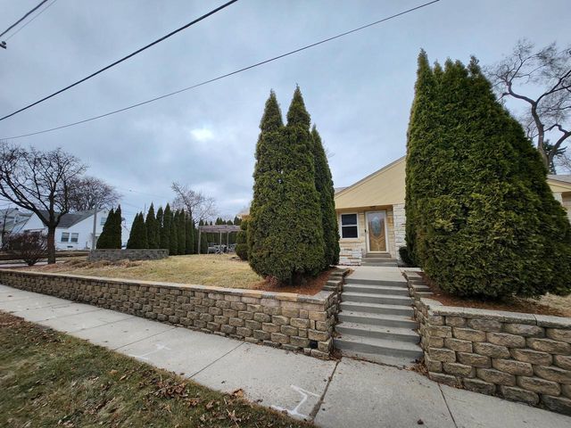 3015 S 35th STREET, Milwaukee, WI 53215