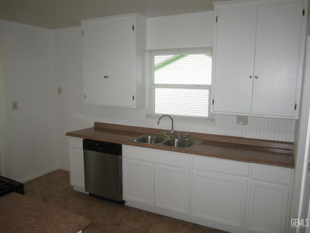 2612 S Chester Avenue, Bakersfield, CA 93304