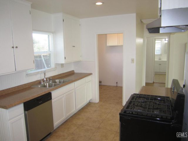 2612 S Chester Avenue, Bakersfield, CA 93304