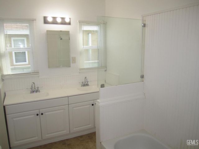 2612 S Chester Avenue, Bakersfield, CA 93304