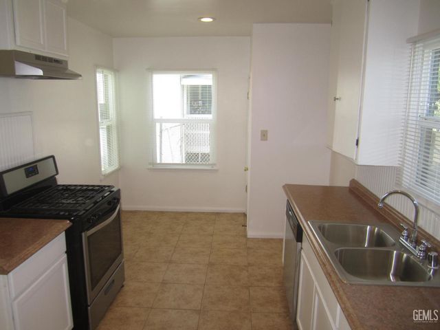 2612 S Chester Avenue, Bakersfield, CA 93304